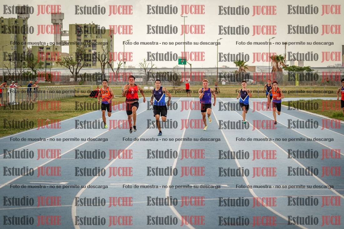 Fotos de los 300 m llanos de varones