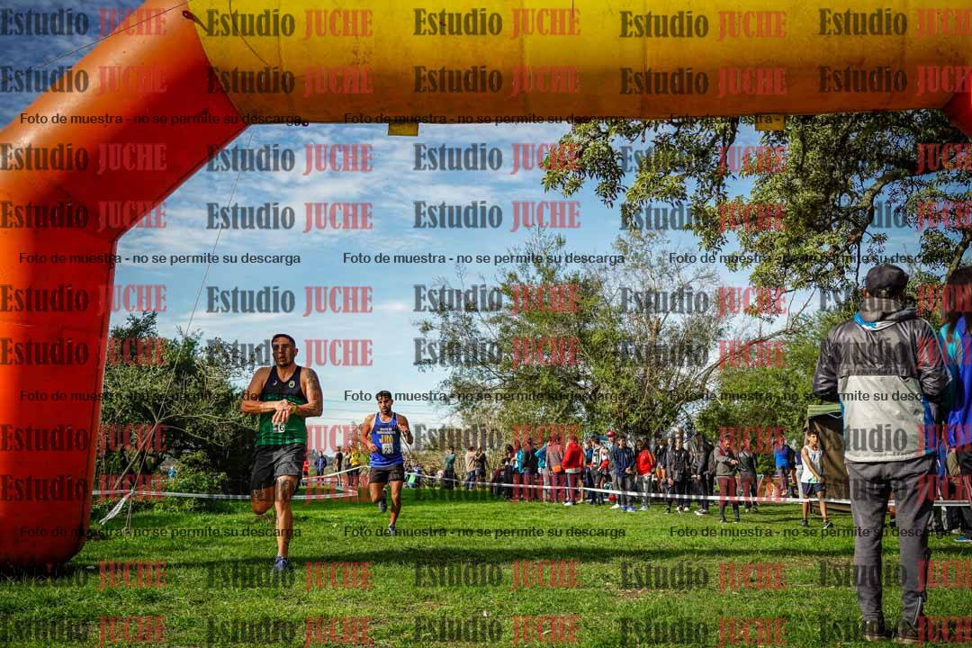 Fotos de la llegada del cross de 4000 m - varones