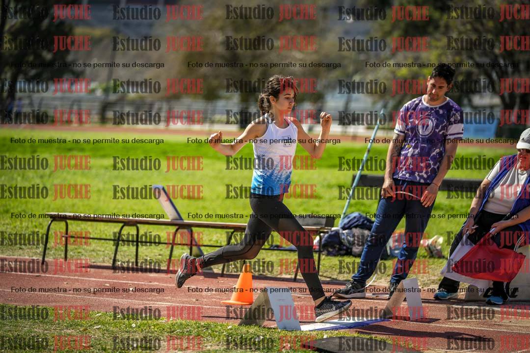 Fotos del salto en largo de mujeres - ambas categorías
