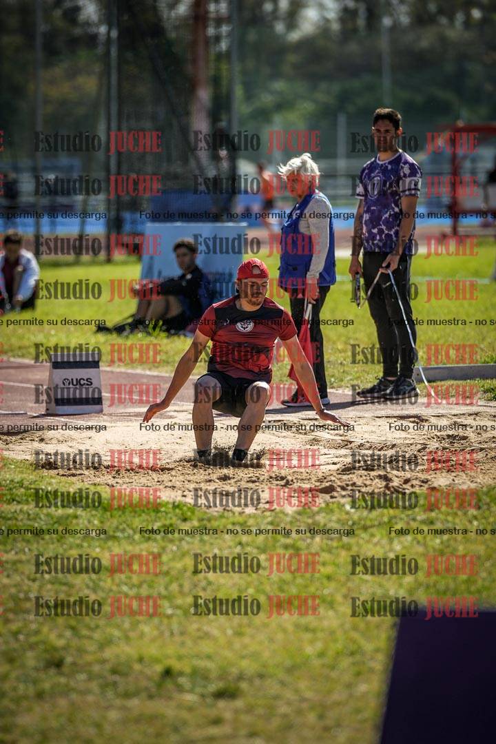 Fotos del salto en largo de varones