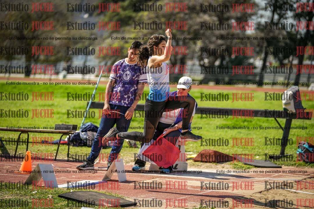 Fotos del salto en largo de mujeres - ambas categorías