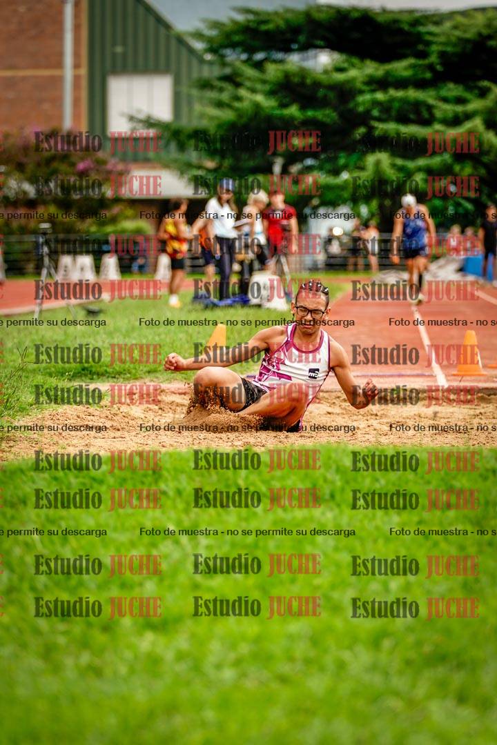 Fotos del salto en largo de varones