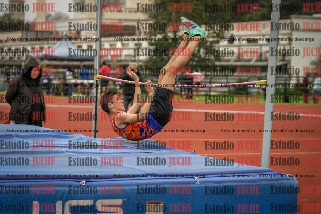 Fotos del salto en alto de mujeres y varones - todos los grupos