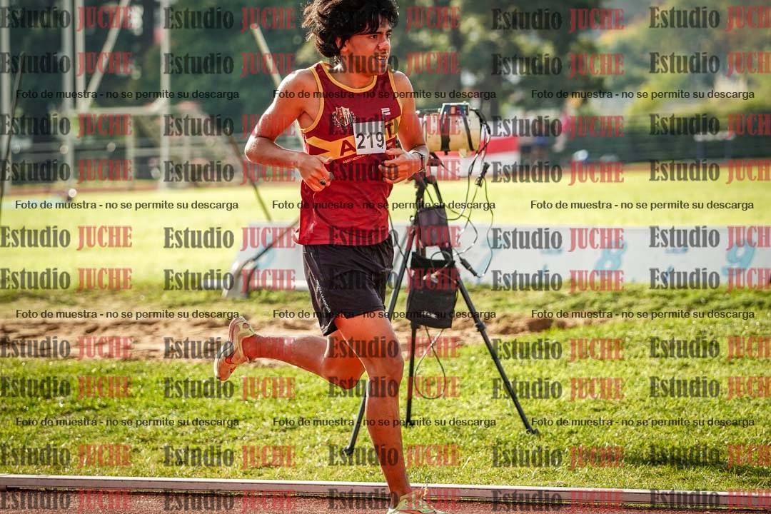 Fotos de los 2000 m con obstáculos de varones