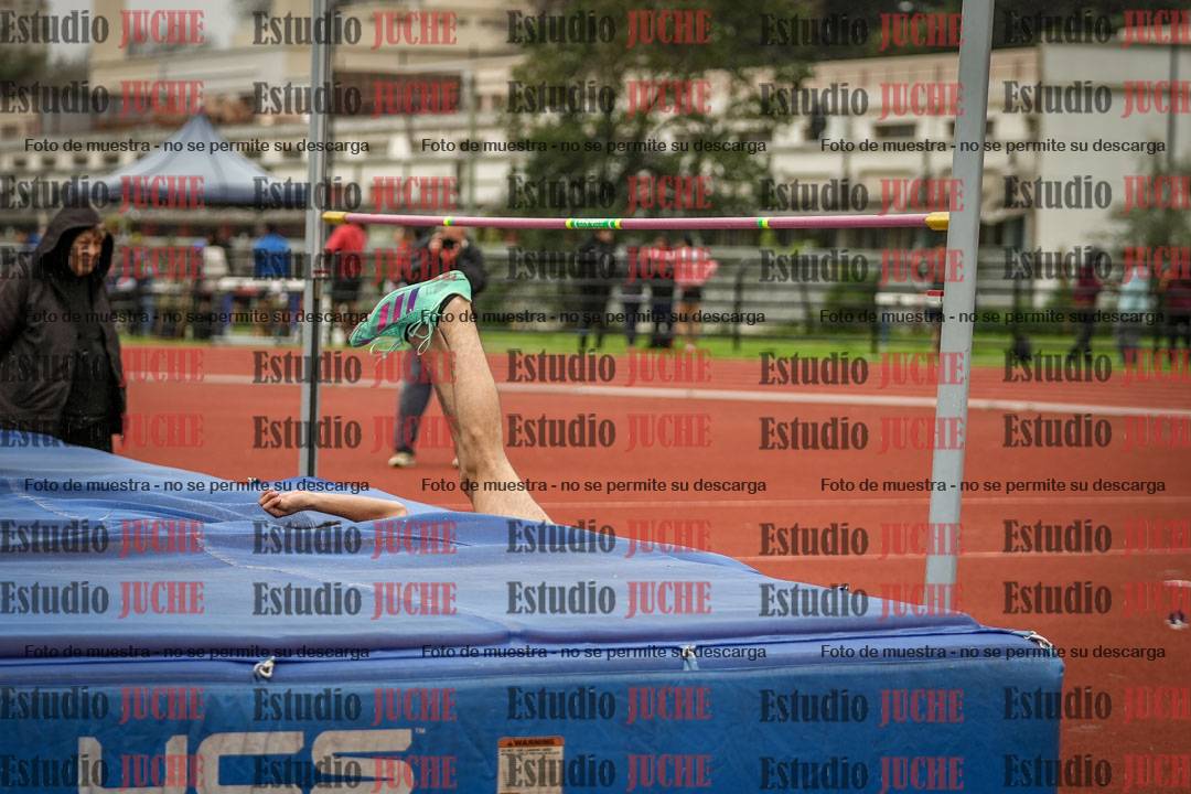 Fotos del salto en alto de mujeres y varones - todos los grupos