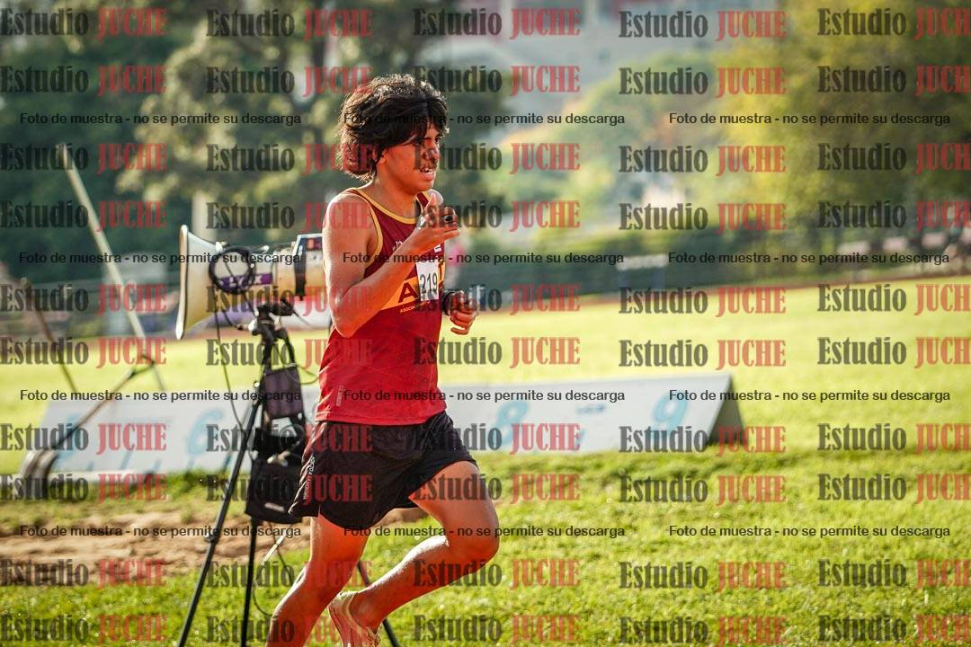 Fotos de los 2000 m con obstáculos de varones