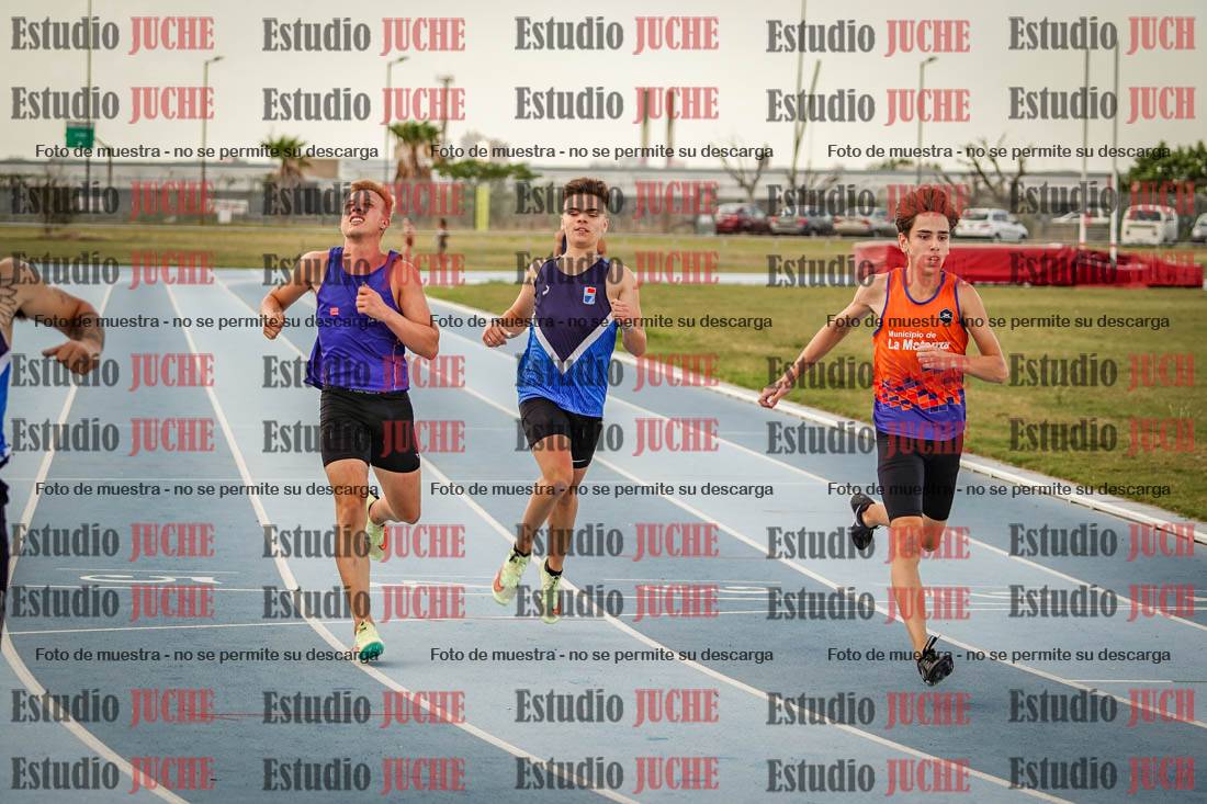 Fotos de los 300 m llanos de varones