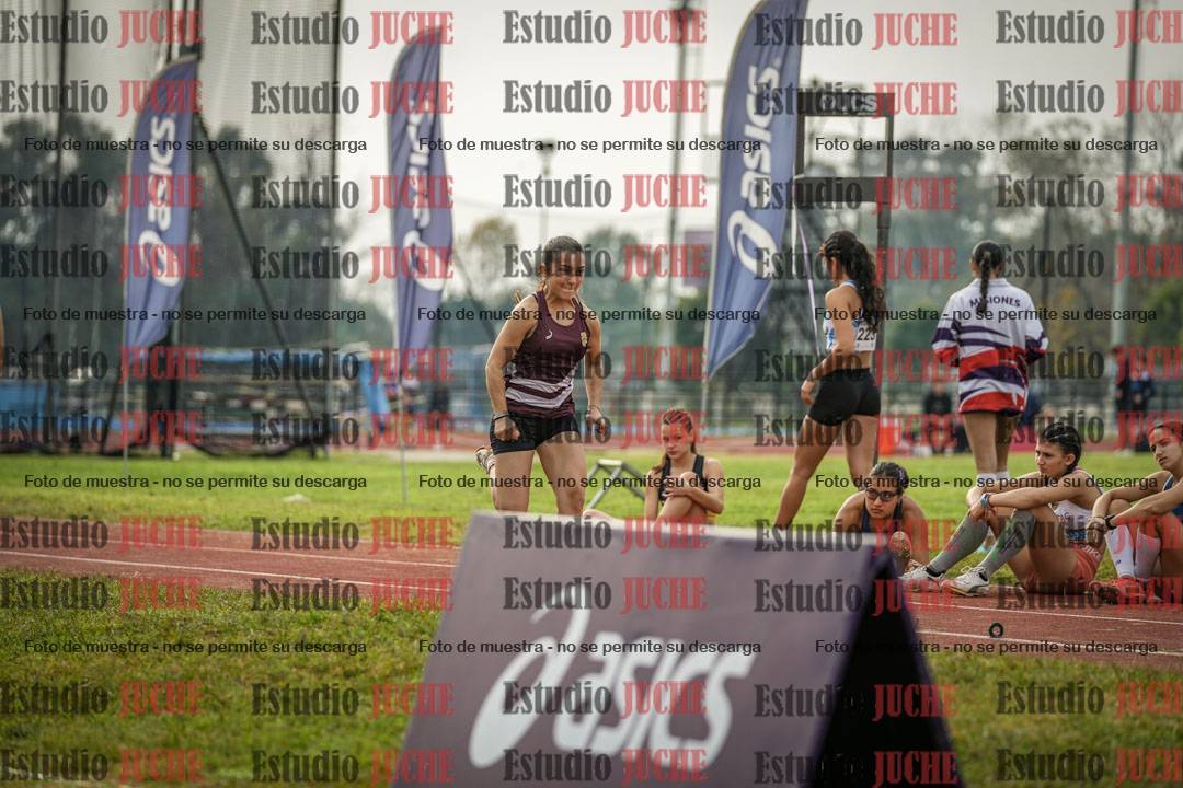 Fotos del salto en largo de mujeres