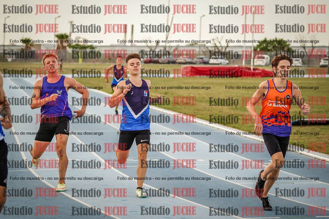 Fotos de los 300 m llanos de varones