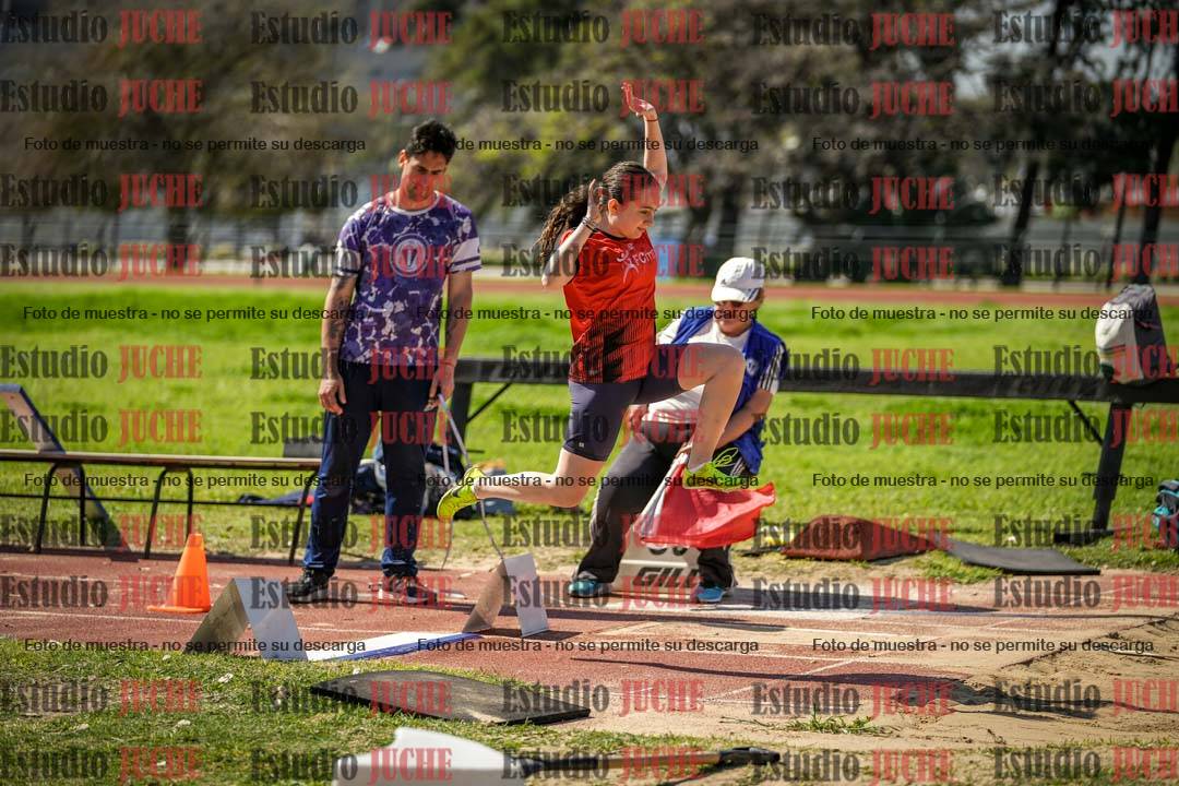 Fotos del salto en largo de mujeres - ambas categorías