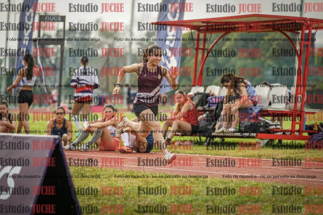 Fotos del salto en largo de mujeres