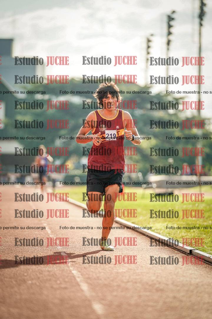 Fotos de los 2000 m con obstáculos de varones