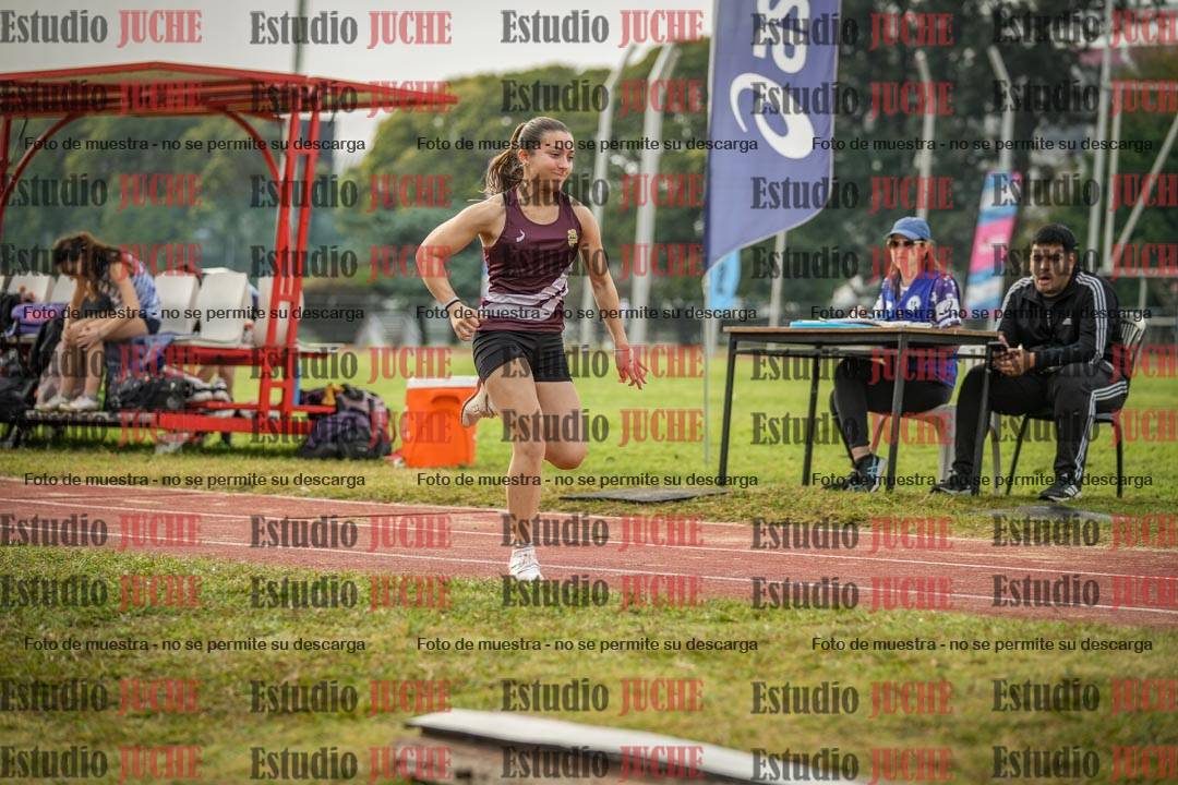 Fotos del salto en largo de mujeres