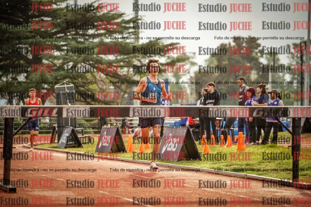 Fotos de los 3000 m con obstáculos de varones
