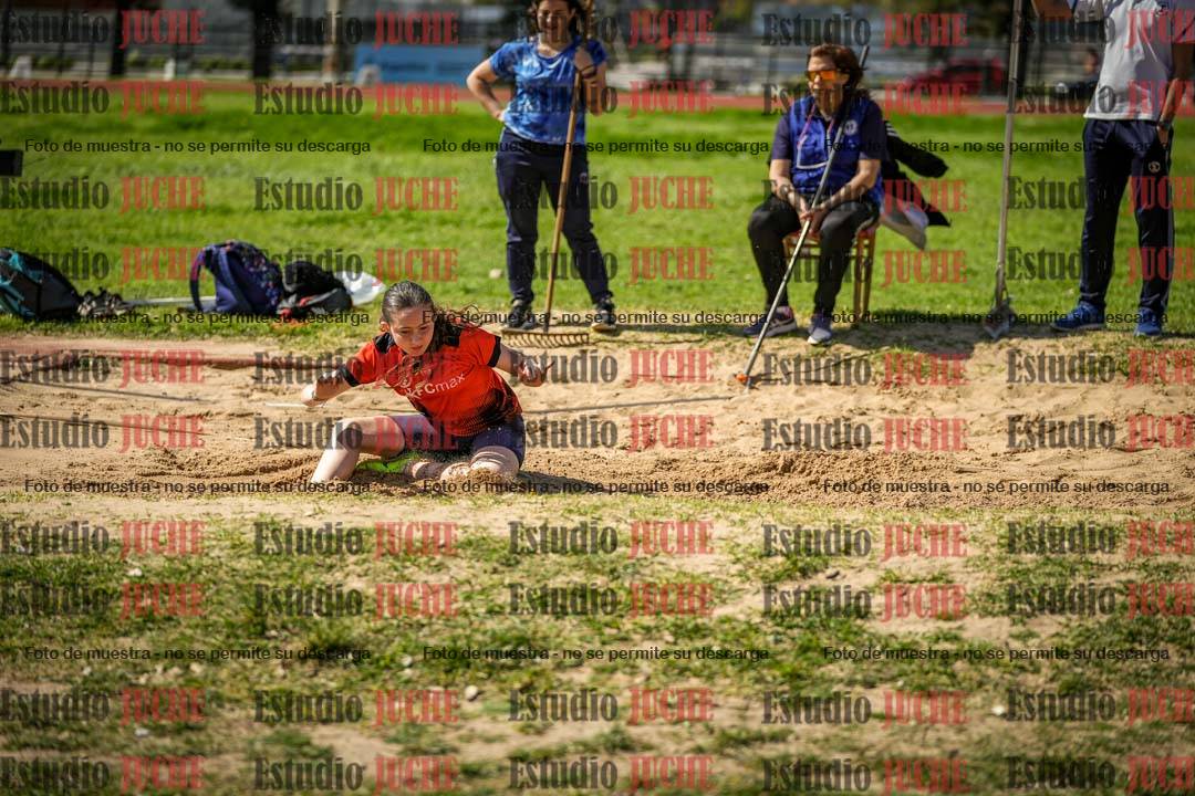 Fotos del salto en largo de mujeres - ambas categorías