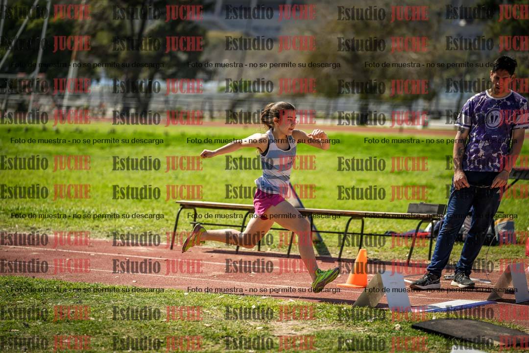 Fotos del salto en largo de mujeres - ambas categorías