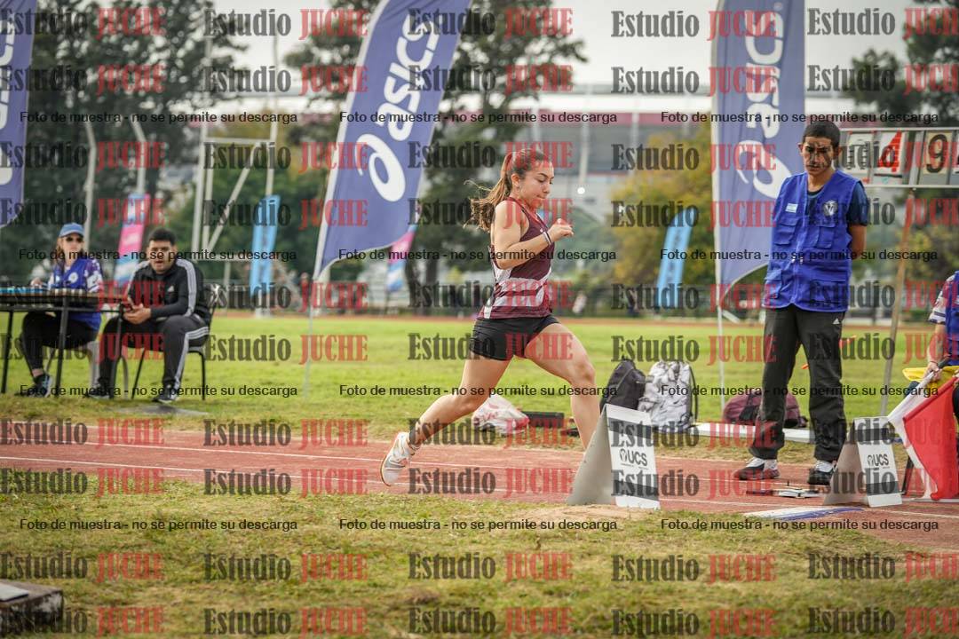 Fotos del salto en largo de mujeres