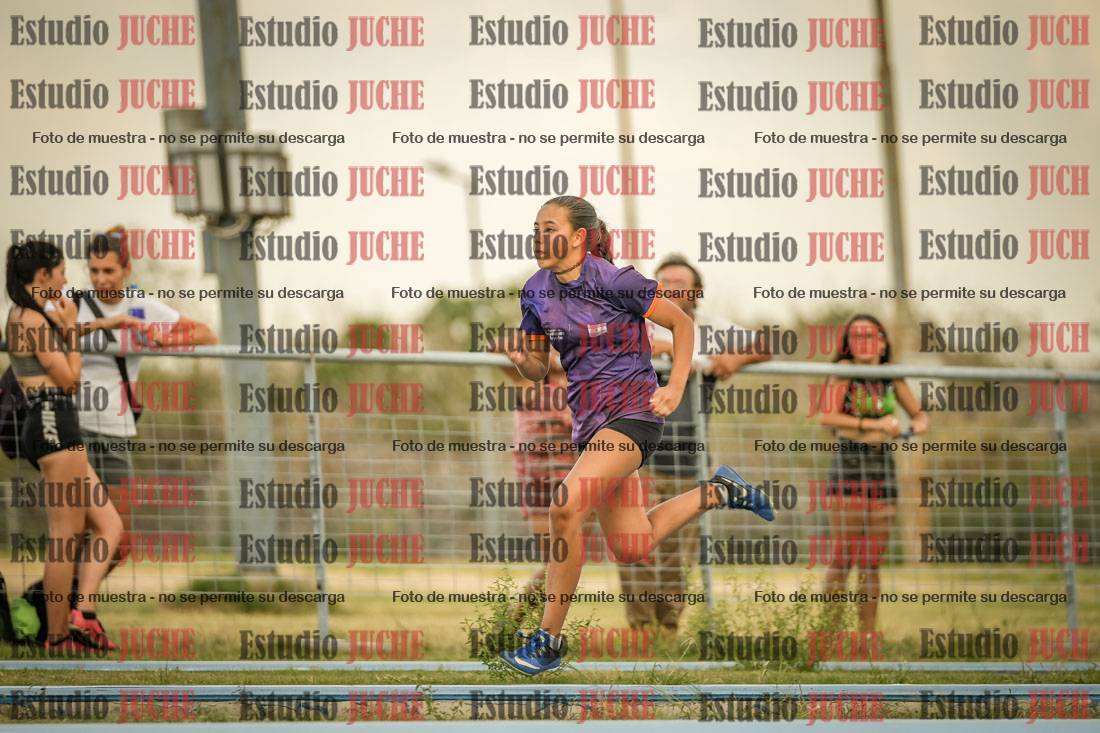 Fotos del salto en largo de mujeres