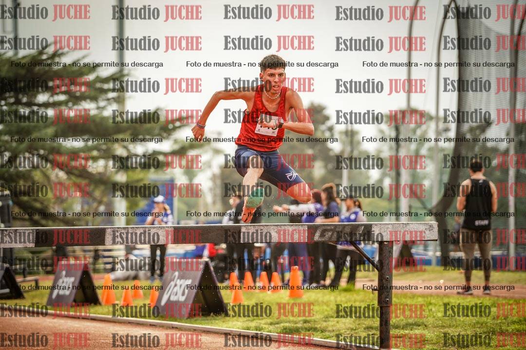 Fotos de los 3000 m con obstáculos de varones
