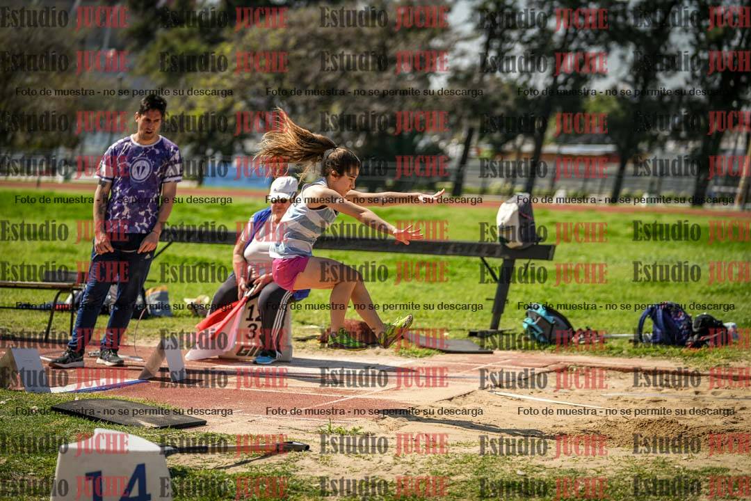 Fotos del salto en largo de mujeres - ambas categorías