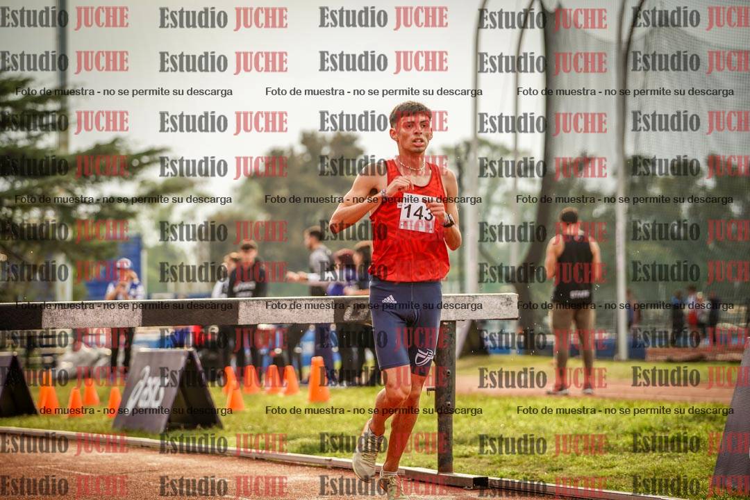 Fotos de los 3000 m con obstáculos de varones