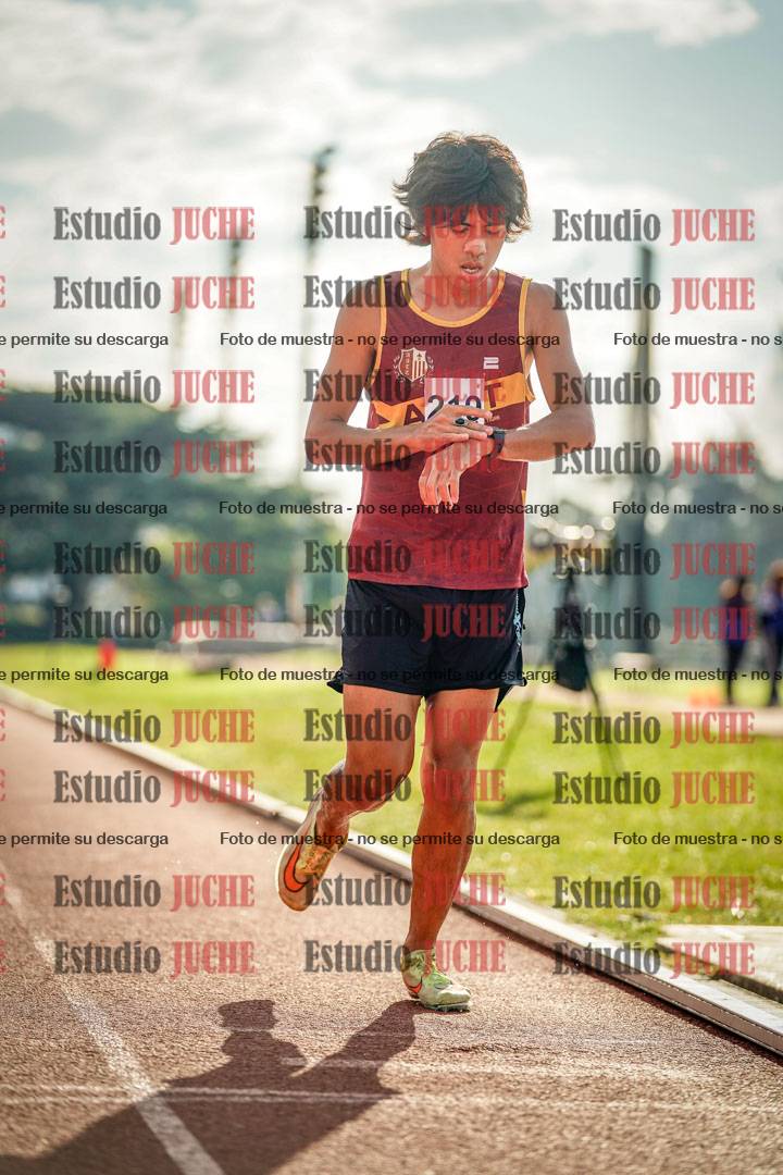Fotos de los 2000 m con obstáculos de varones
