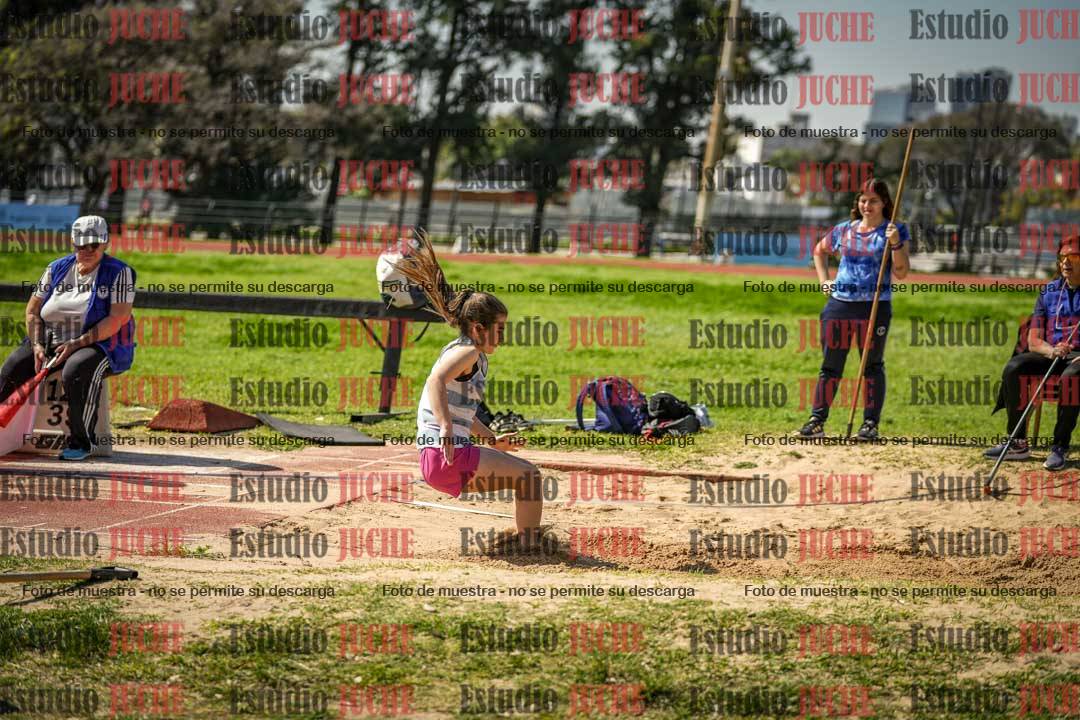 Fotos del salto en largo de mujeres - ambas categorías
