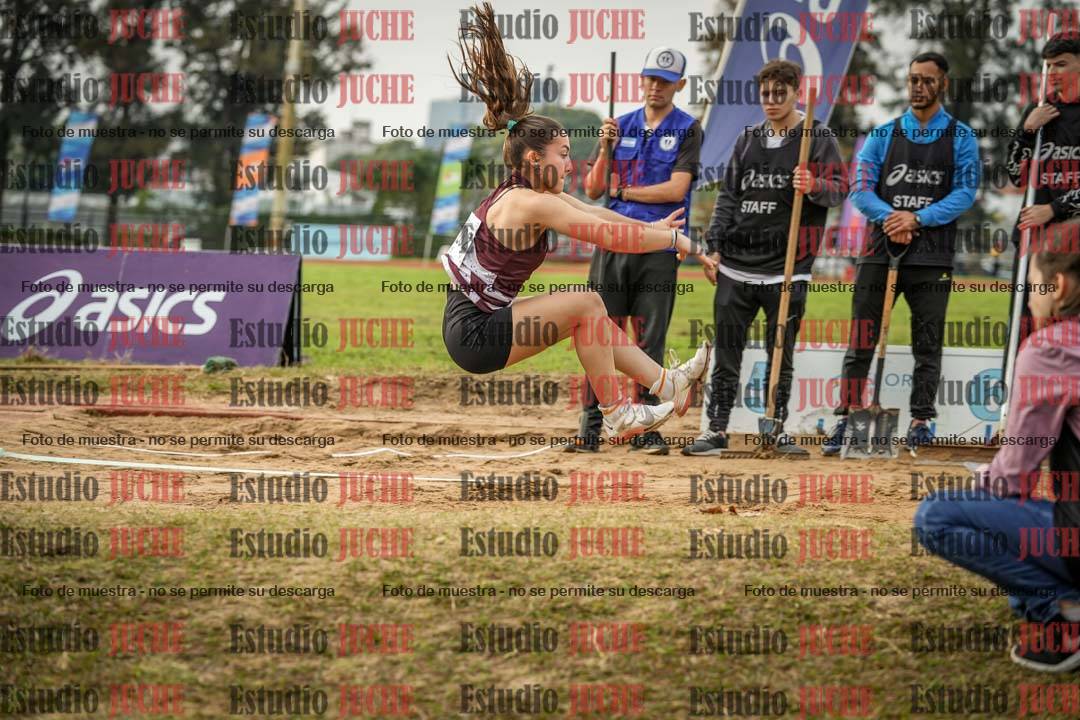 Fotos del salto en largo de mujeres