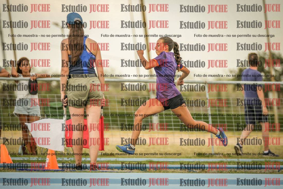 Fotos del salto en largo de mujeres