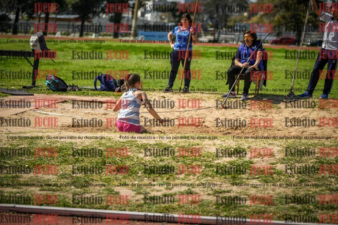 Fotos del salto en largo de mujeres - ambas categorías