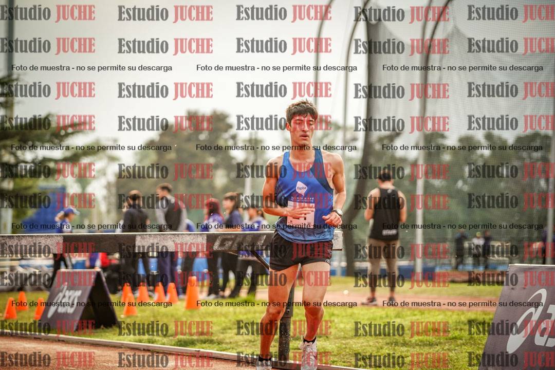 Fotos de los 3000 m con obstáculos de varones
