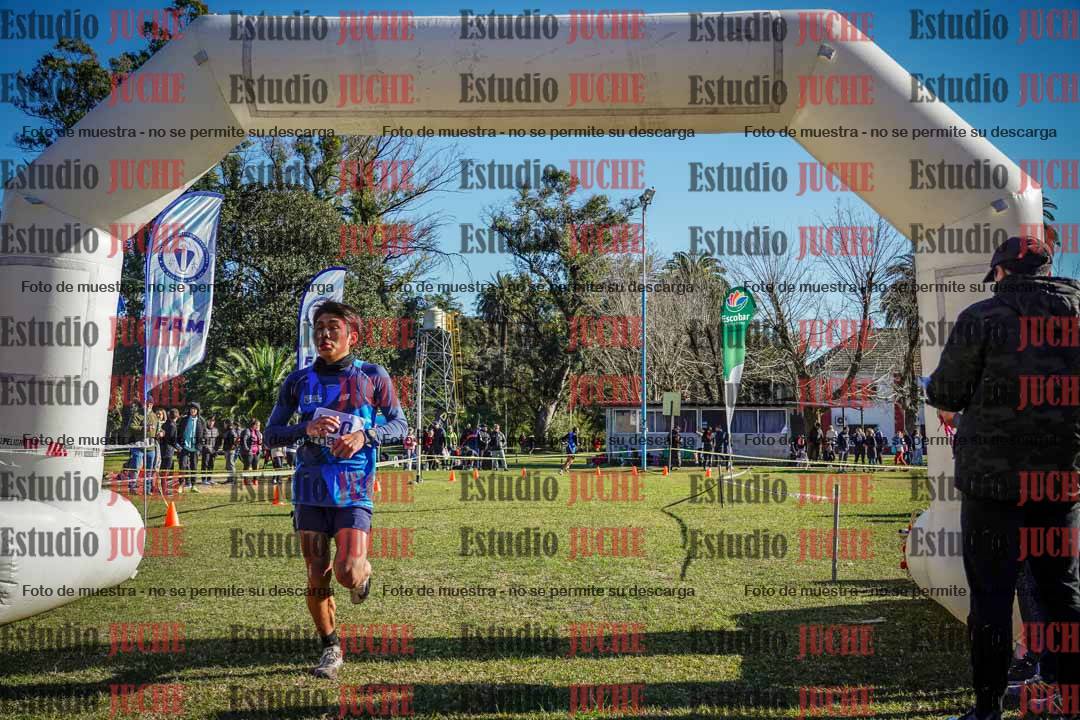 Fotos de la llegada del cross de 4000 m - varones