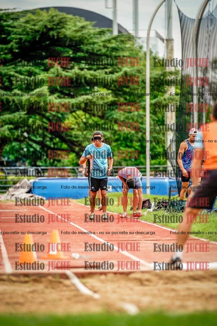 Fotos del salto en largo de varones