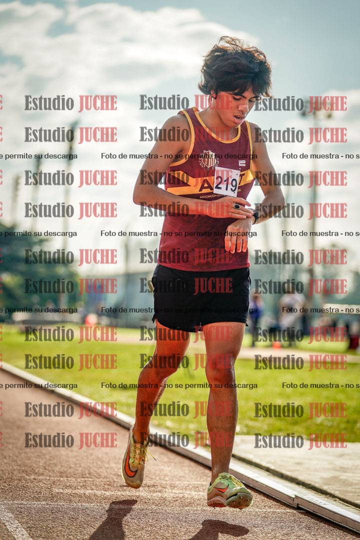Fotos de los 2000 m con obstáculos de varones