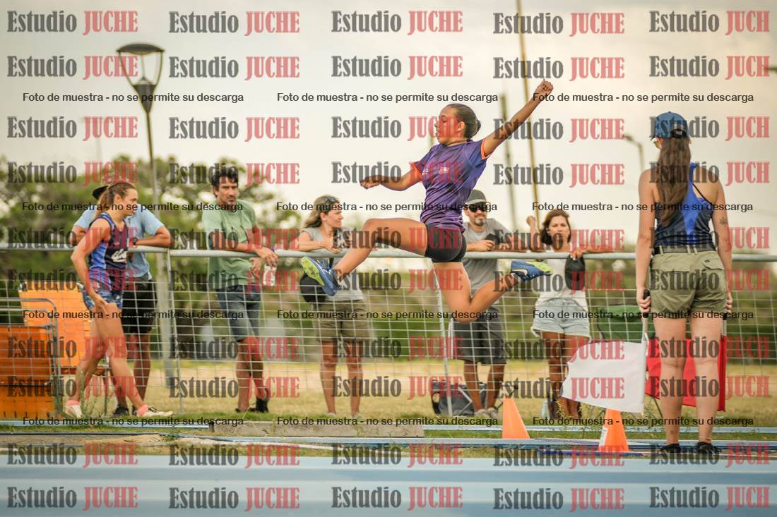 Fotos del salto en largo de mujeres