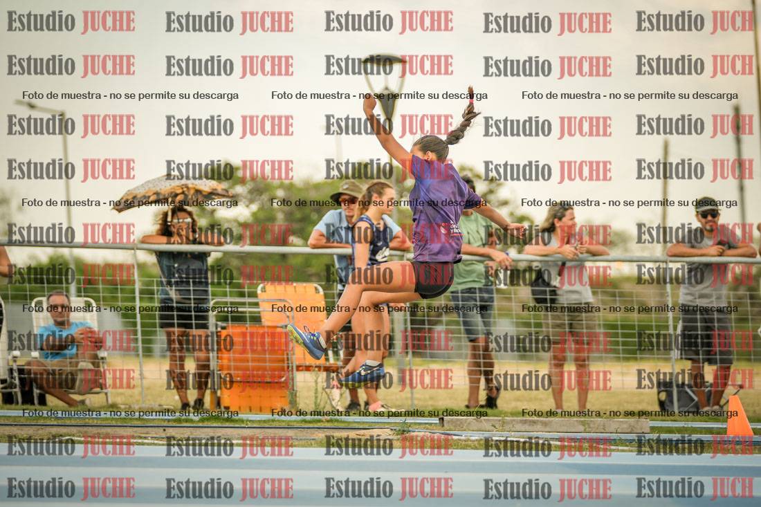 Fotos del salto en largo de mujeres
