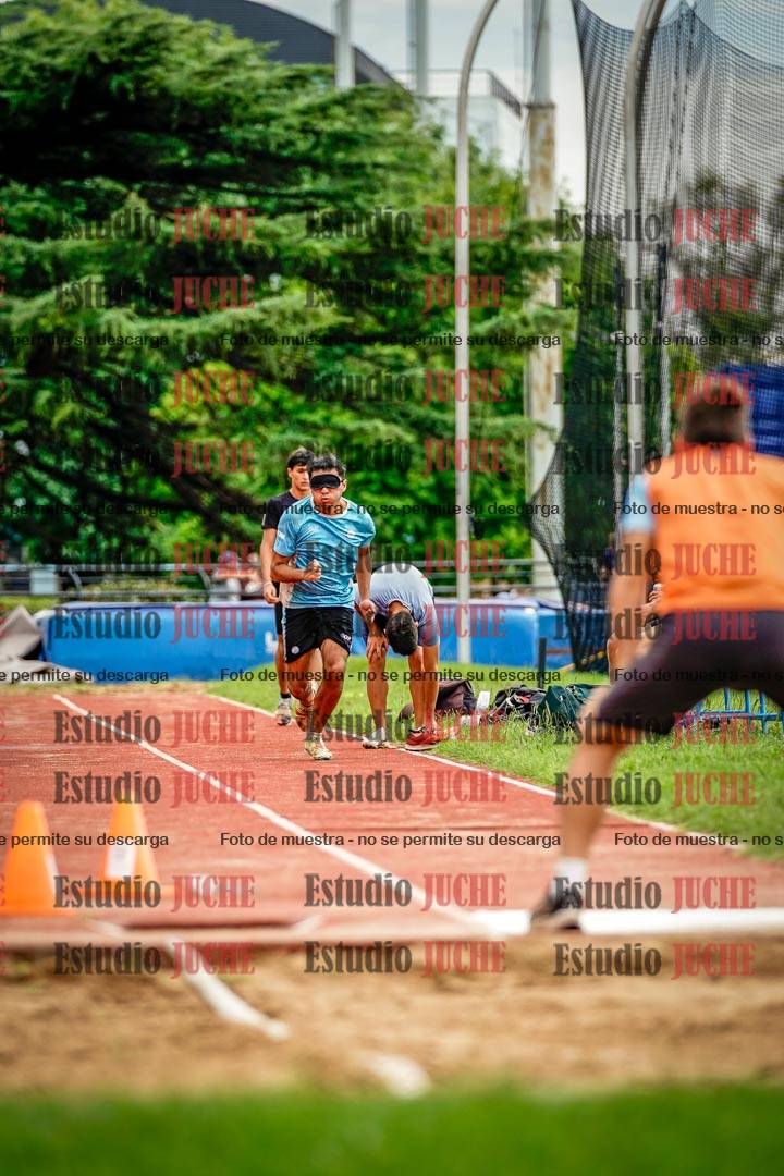Fotos del salto en largo de varones