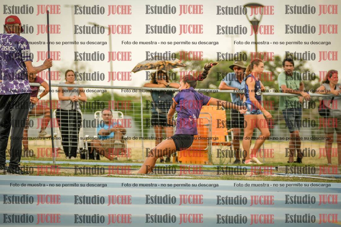 Fotos del salto en largo de mujeres