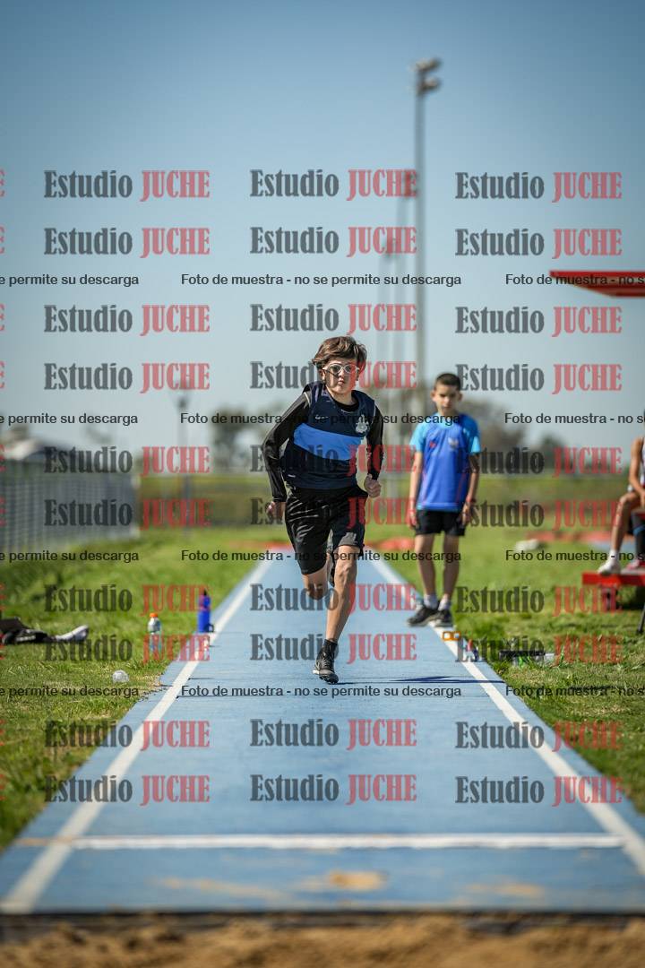 Fotos del salto en largo de varones - U12