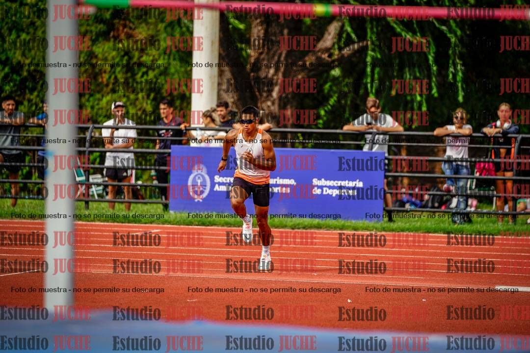 Fotos del salto en alto de varones