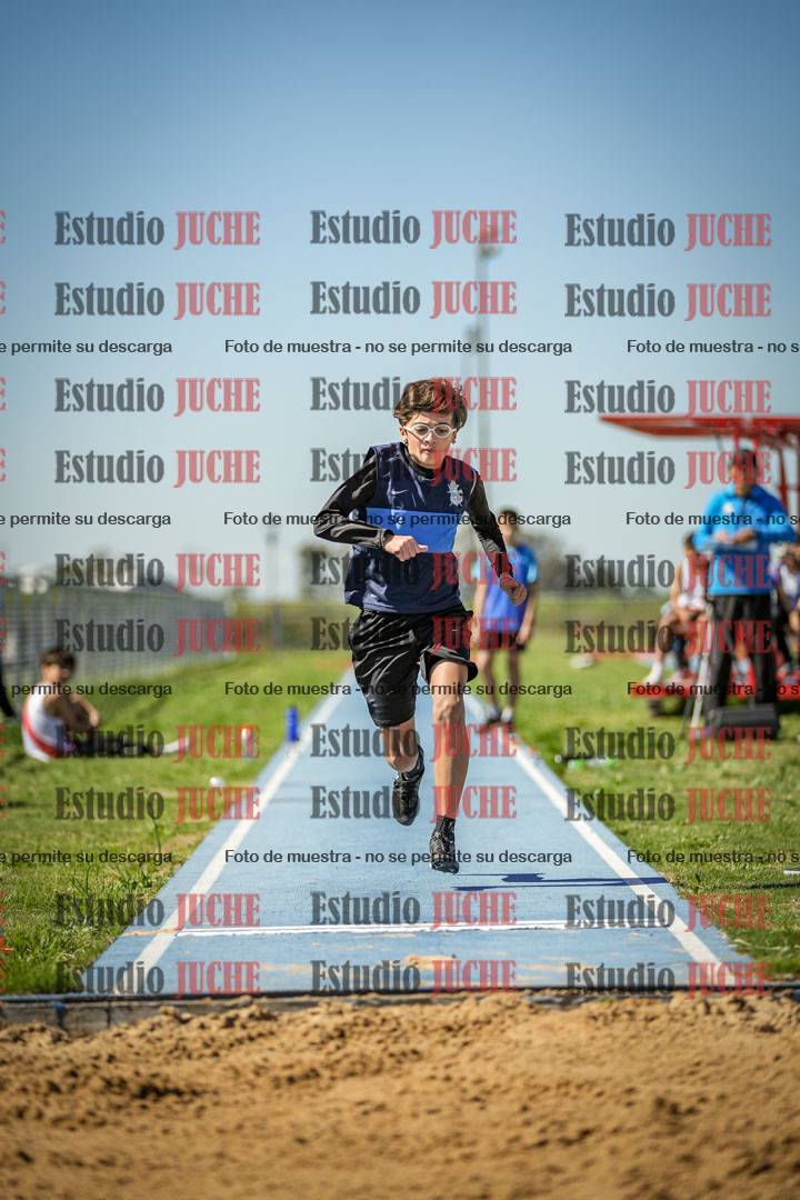 Fotos del salto en largo de varones - U12