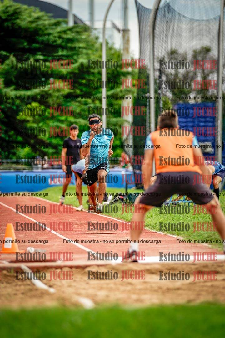 Fotos del salto en largo de varones