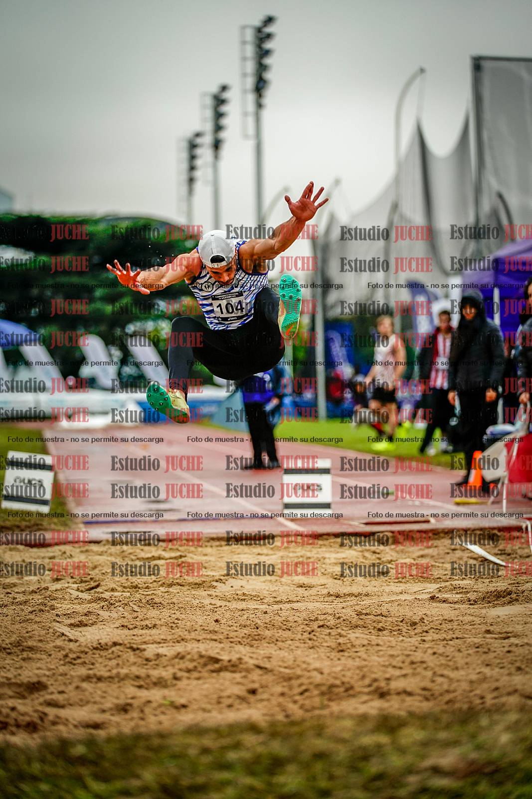 Fotos del salto en largo de varones