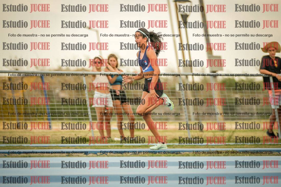 Fotos del salto en largo de mujeres