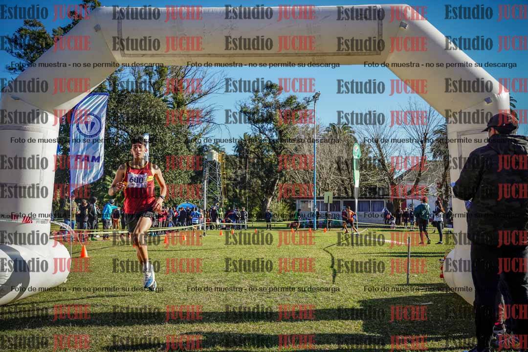 Fotos de la llegada del cross de 4000 m - varones