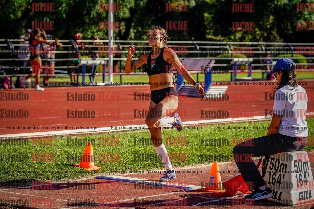 Fotos del salto en largo de mujeres