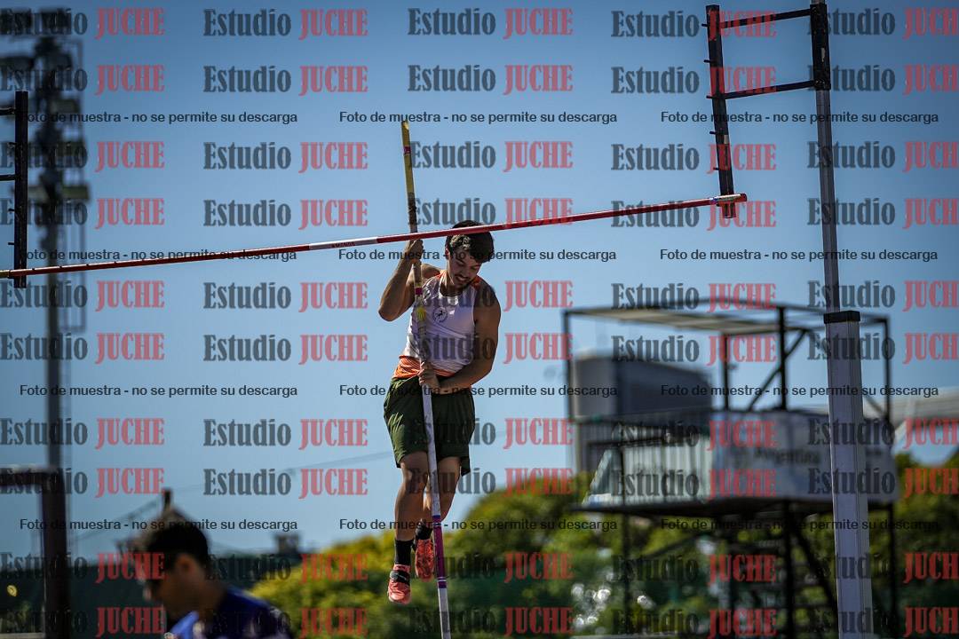 Fotos del salto con garrocha de mujeres y varones