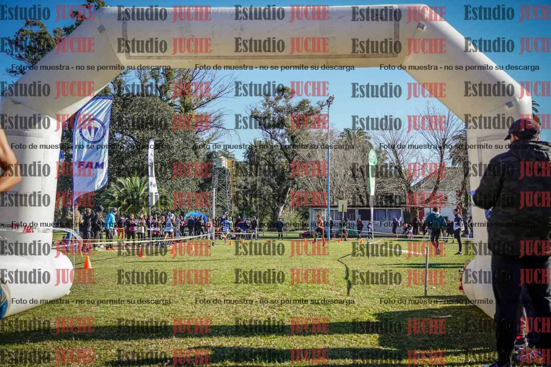 Fotos de la llegada del cross de 4000 m - varones