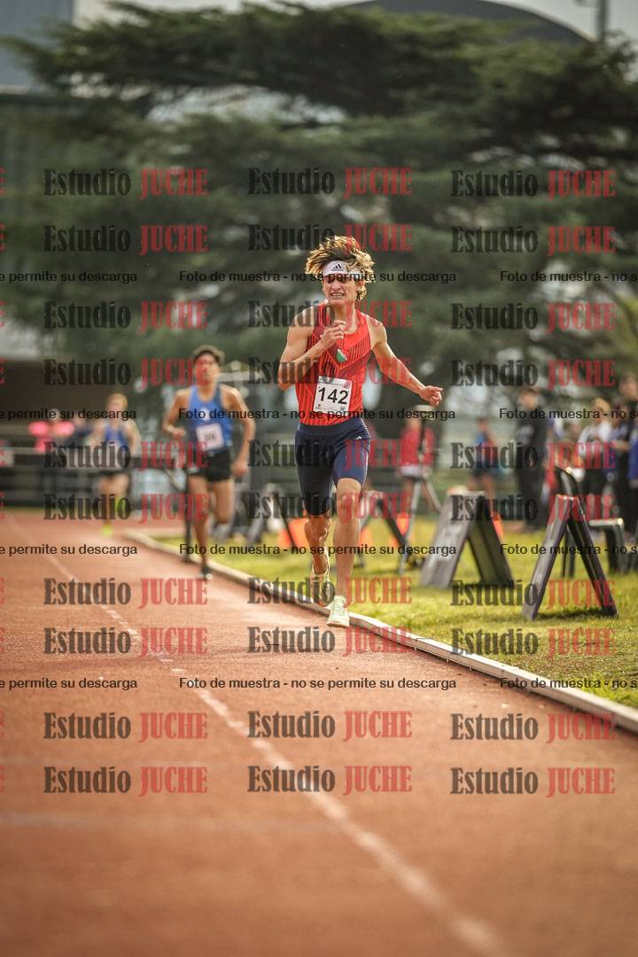 Fotos de los 3000 m con obstáculos de varones