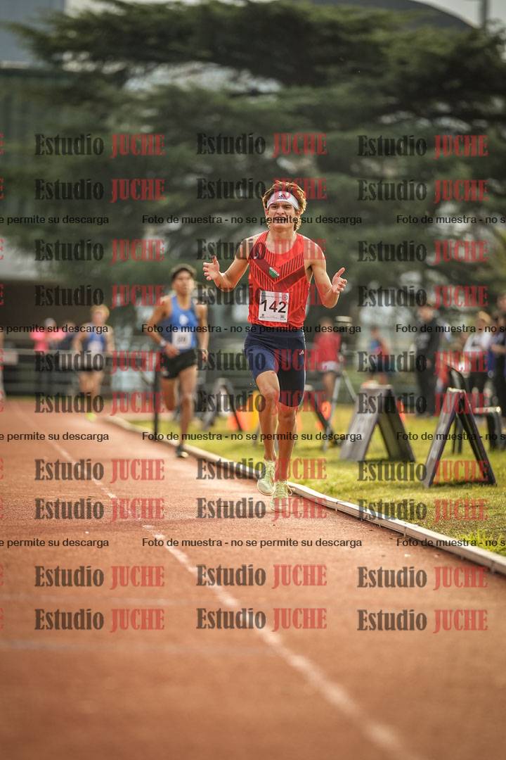 Fotos de los 3000 m con obstáculos de varones
